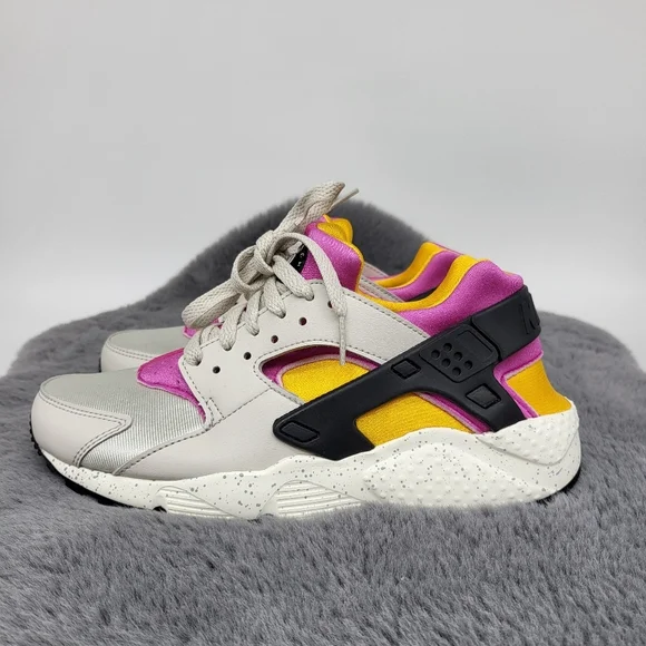 Nike Air Huarache Run Women's Running Shoes - Picture 2 of 8